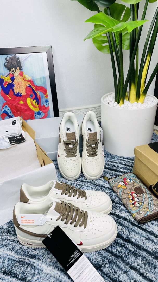 af  1 viền xám thu hút mọi ánh nhìn mọi người