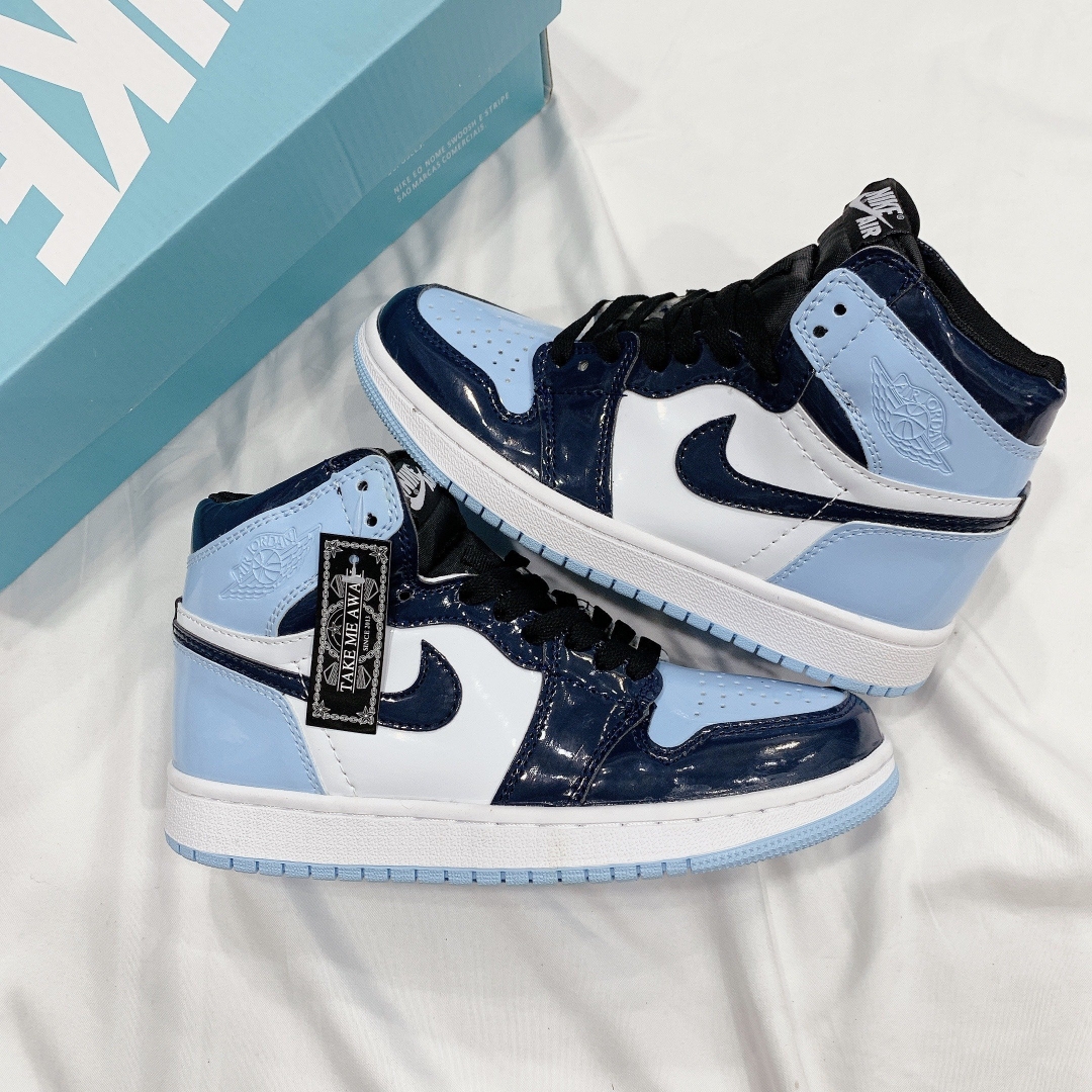 Full cận cảnh từng n&eacute;t từng chi tiết của em gi&agrave;y UNC xanh dương