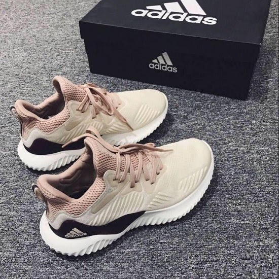 Alphabounce hồng có thiết kế đẹp, độ bền cao