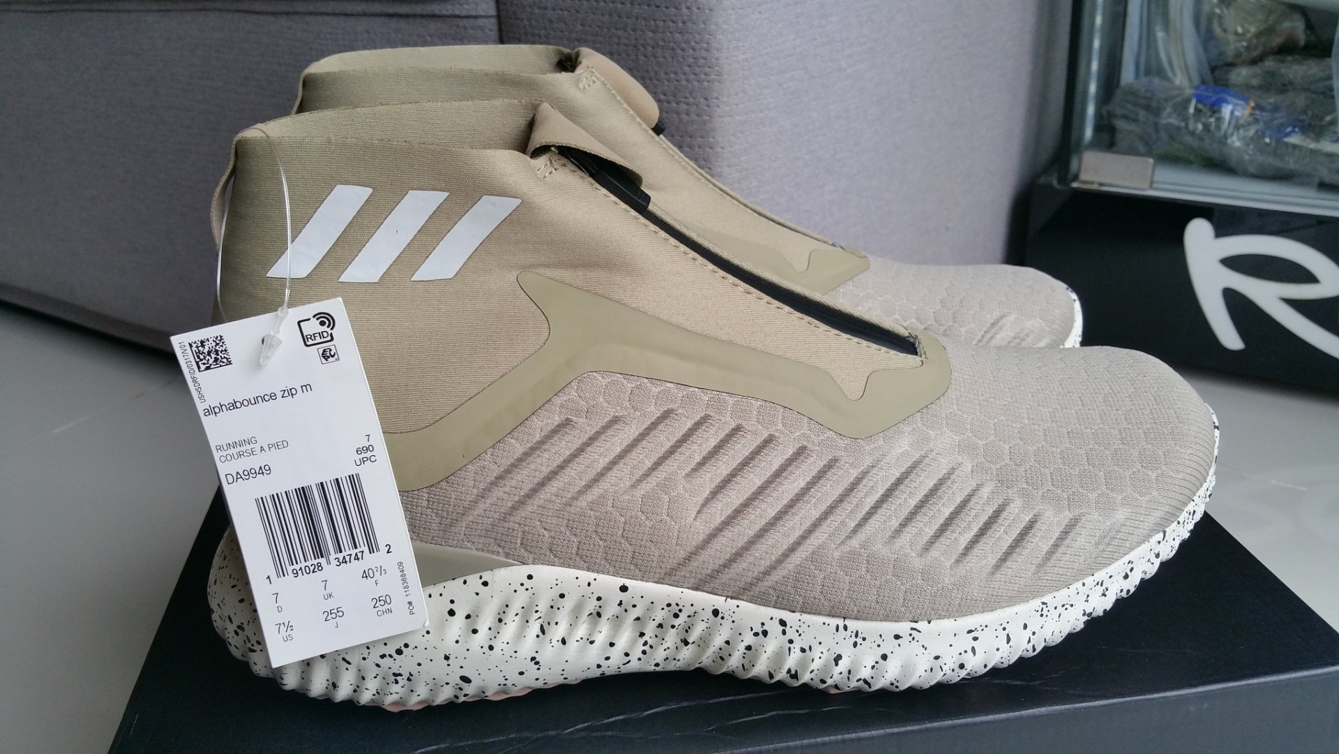 Ảnh 1. Alphabounce Zip (cổ cao)