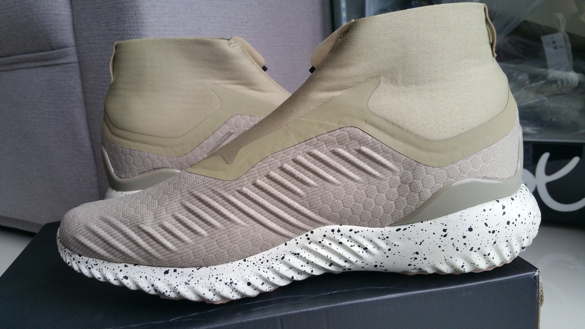 Ảnh 3. Alphabounce Zip (cổ cao)