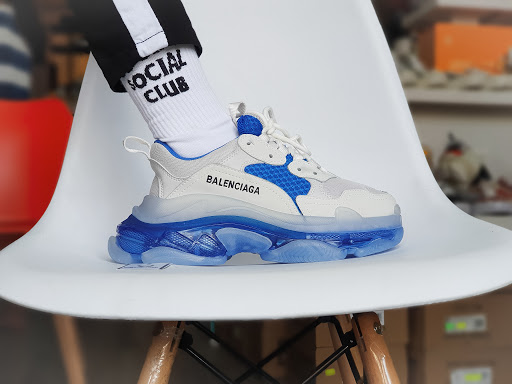 Mặt ngang của đôi giày