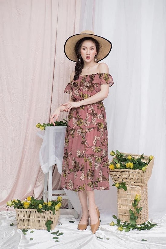 Nữ t&iacute;nh hơn với v&aacute;y maxi d&agrave;i hoạ tiết