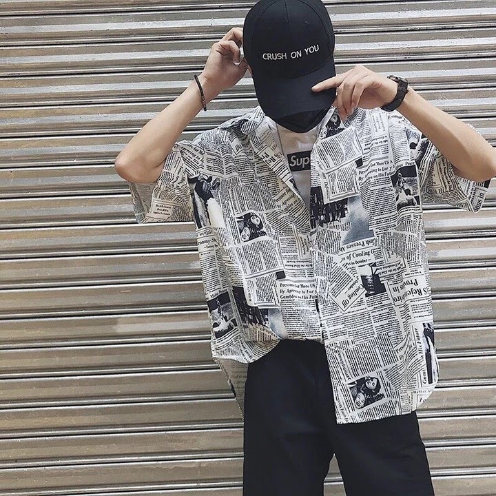 Sơ vin 1 bên tà áo phía trước kết hợp với một chiếc áo phông