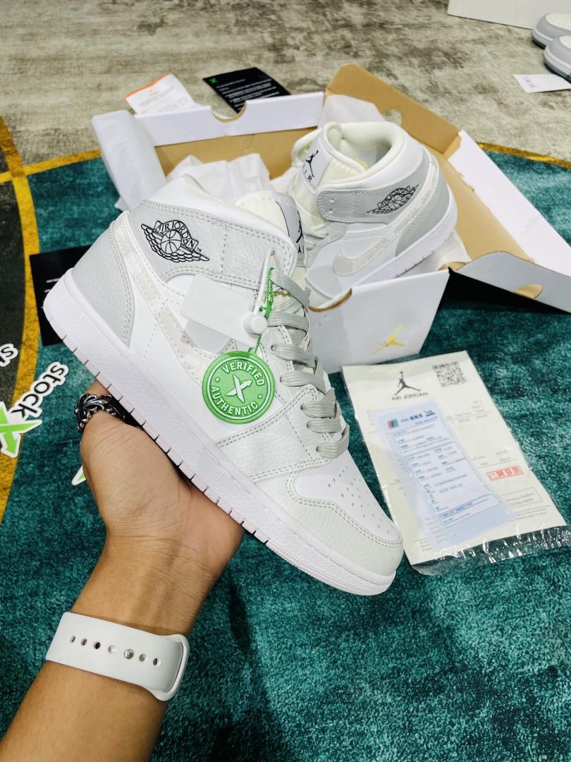 giày sneaker đẹp và độc đáo