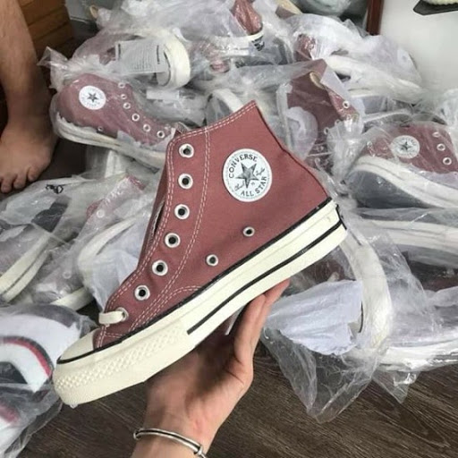 Converse hồng đất sở hữu đế giày cao cấp