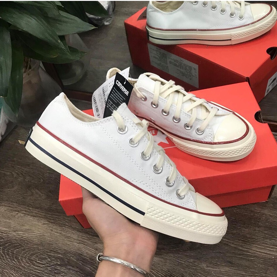 Converse màu trắng cổ thấp sử hữu phòng cách hiện đại, sang trọng