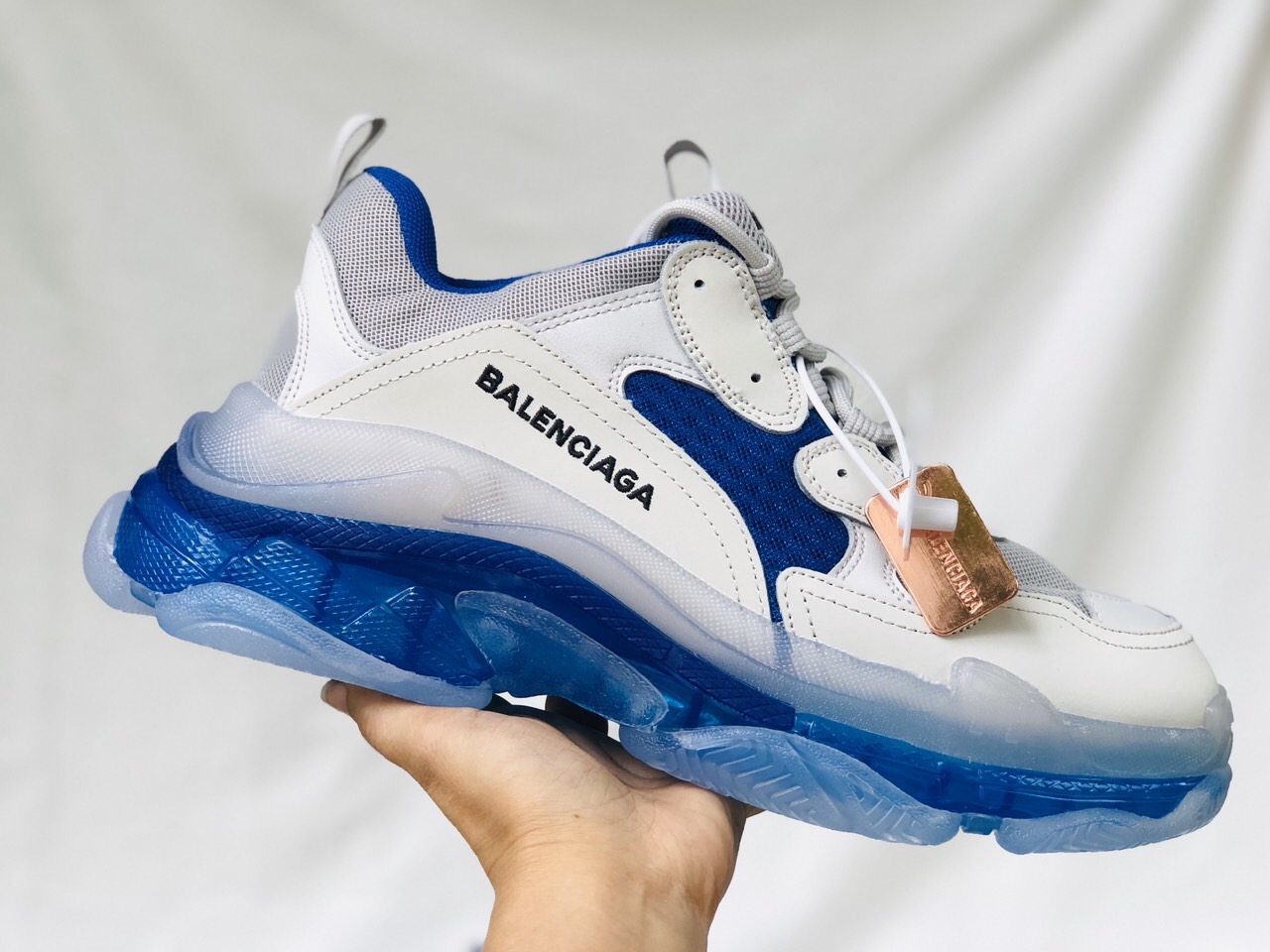 Đôi giày mà bạn nào cũng "Mê Ly" vì thiết kế của nó