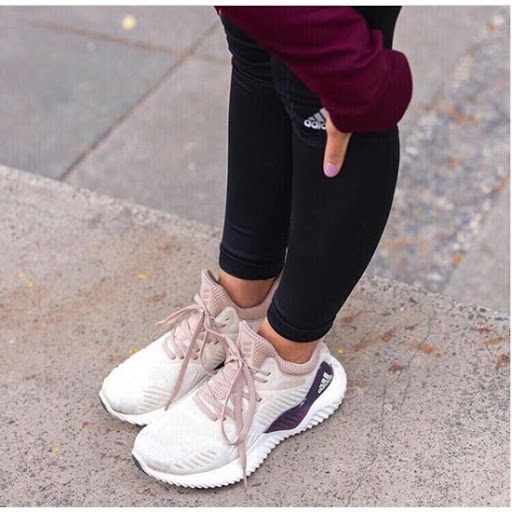 Dễ mix đồ với Alphabounce hồng