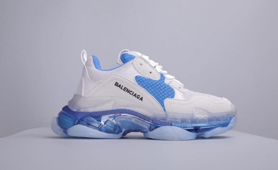 Ấn tượng bởi sự "nổi loạn" của Balenciaga Triple S Xanh Dương