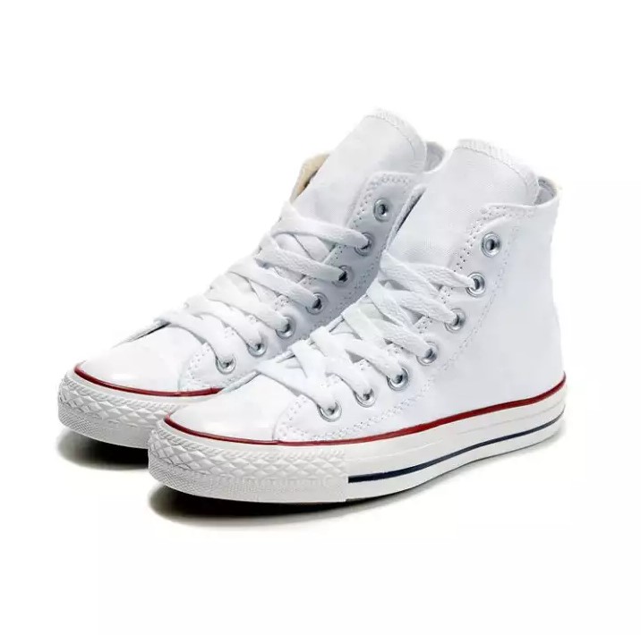 Đ&ocirc;i gi&agrave;y sở hữu chất liệu vải cao cấp