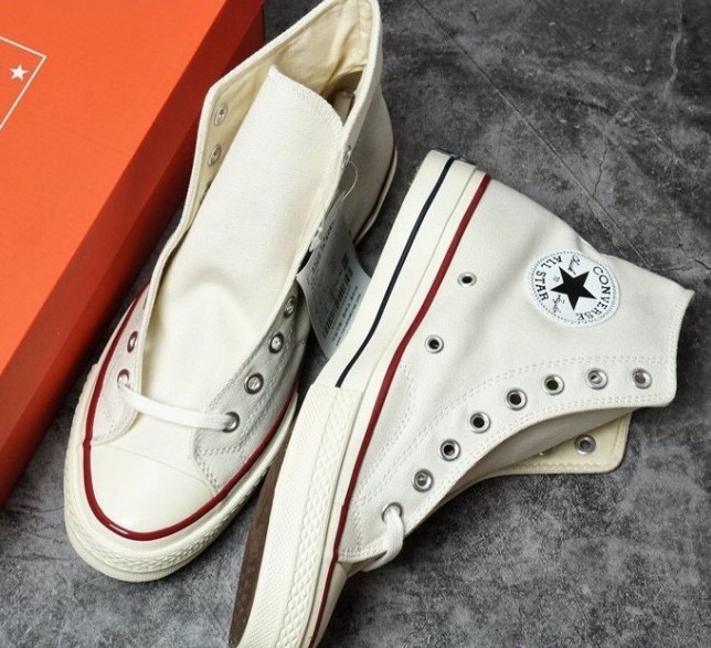 Đ&ocirc;i gi&agrave;y tuyệt vời đến từng g&oacute;c cạnh