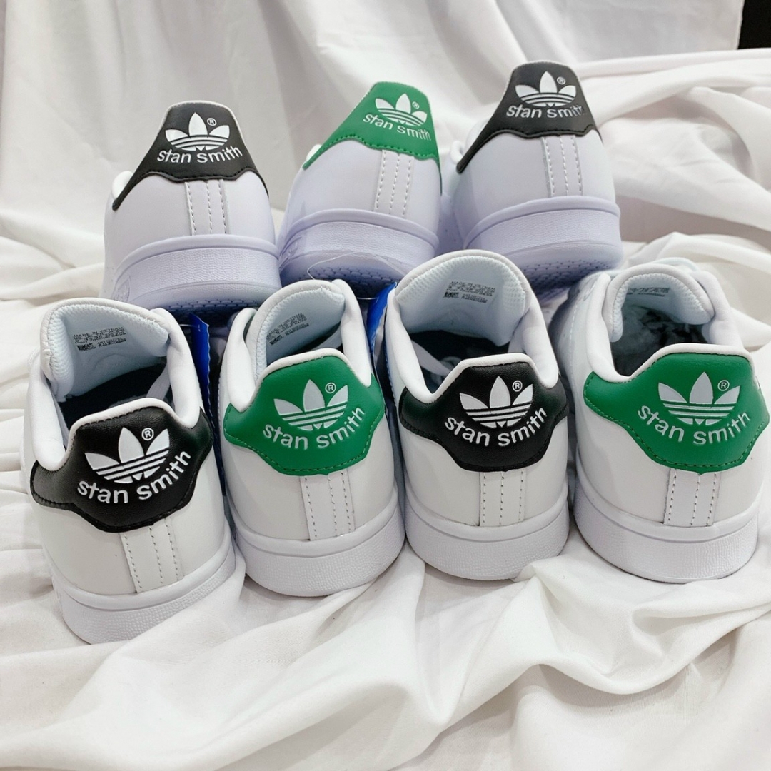 Gót màu xanh nhẹ nhàng kết hợp với màu trắng đỉnh của chóp