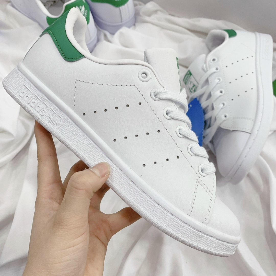 Cận cảnh vẻ đẹp của em stansmith xịn xò