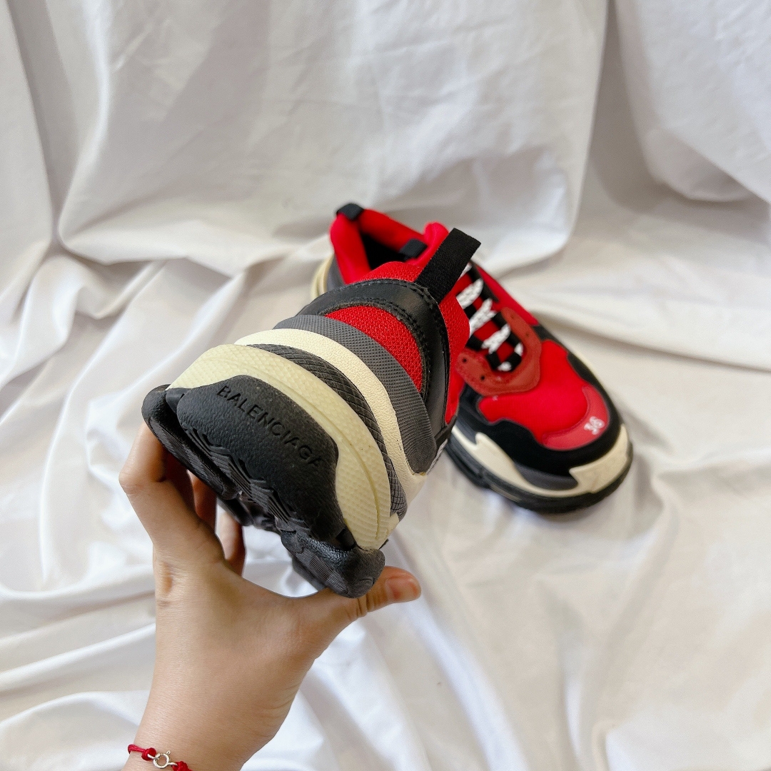 Nhìn kiểu nào thì dáng form vẫn đẹp