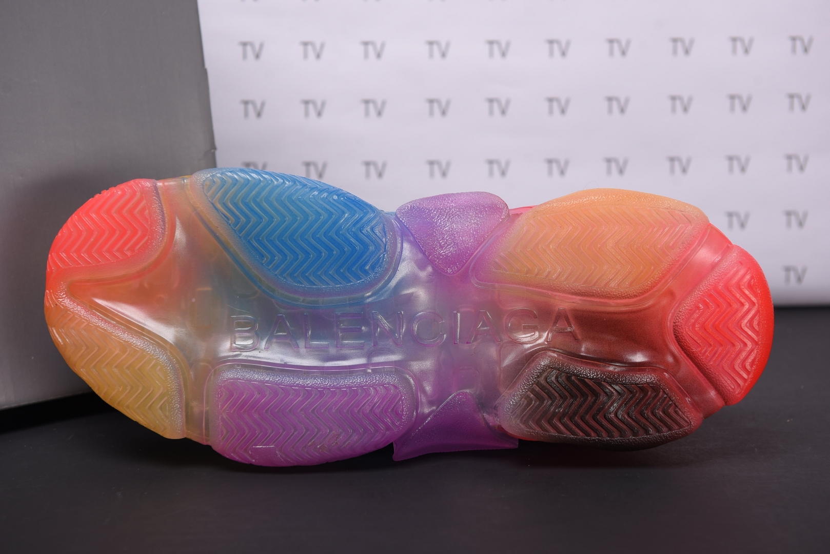 Phần đế là đỉnh của chóp