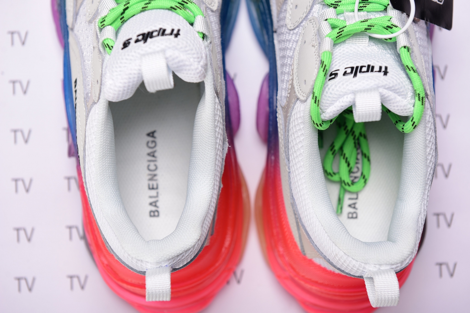 Đế lót với 2 lớp đảm bảo độ êm và mềm mại cho khách