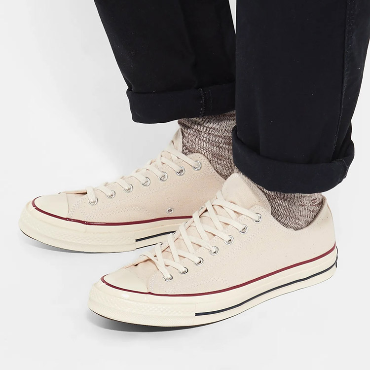 Giày Converse 1970s màu kem ấn tượng