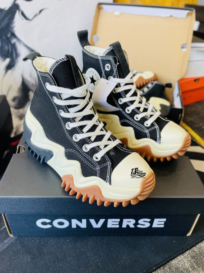 thiết kế kh&ocirc;ng qu&aacute; cầu k&igrave;, sở hữu tr&ecirc;n ch&acirc;n sẽ đ&aacute;nh nổi bật vẻ đẹp của đ&ocirc;i gi&agrave;y