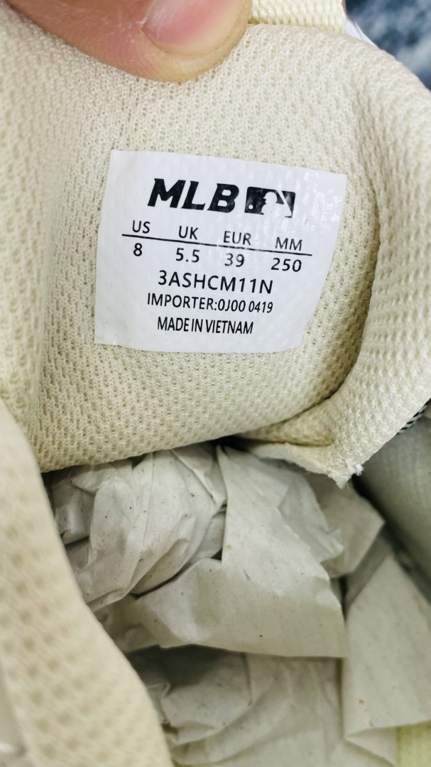 gi&agrave;y mlb mono g&oacute;t đen với sự kết hợp tone m&agrave;u mix đồ đỉnh của ch&oacute;p