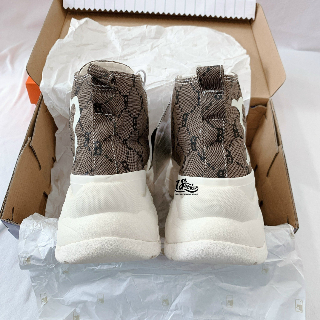 D&aacute;ng form chuẩn- nhẹ- mềm mại khi mang tr&ecirc;n ch&acirc;n