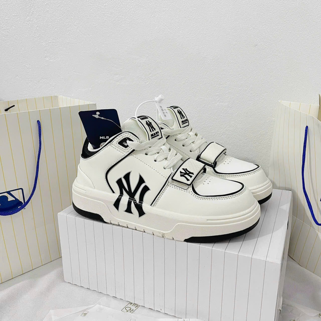 Giày MLB Chunky Liner Mid New York Yankees Black Siêu Cấp