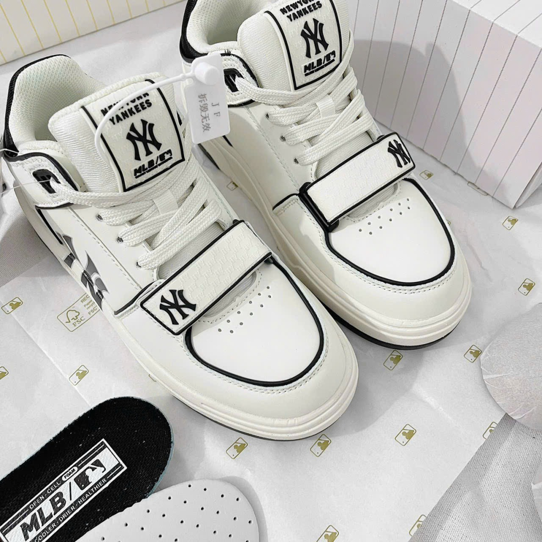 Giày MLB Chunky Liner Mid New York Yankees Black Siêu Cấp