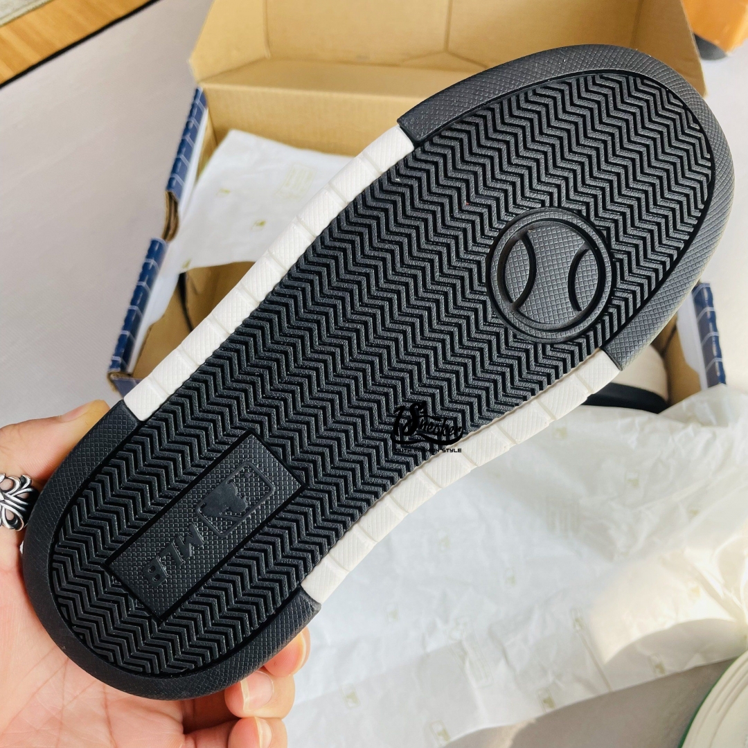 Lớp đế cao 2-3cm là đôi giày tăng chiều cao cho các bạn 