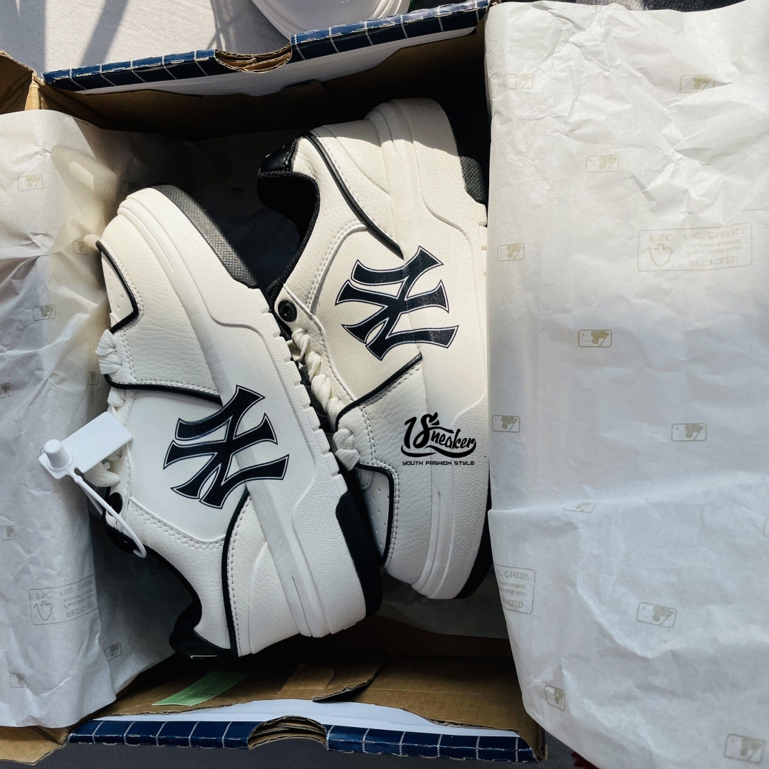 Một trọng những mẫu giày được ưa chuộng nhiều trong năm bởi vẻ đẹp thu hút