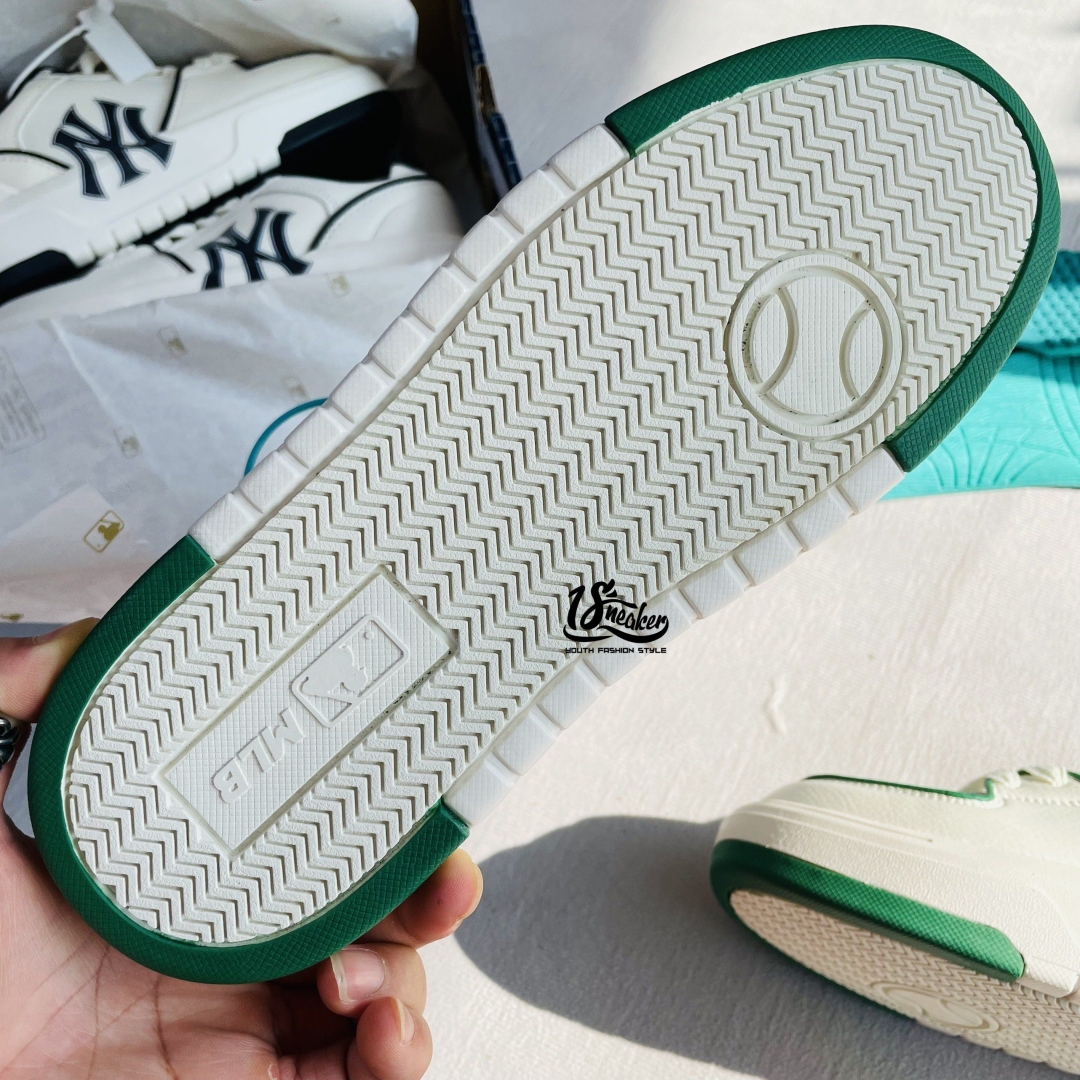 Chất liệu đế từ cao su cao cấp đảm bảo độ êm và bền cho khách