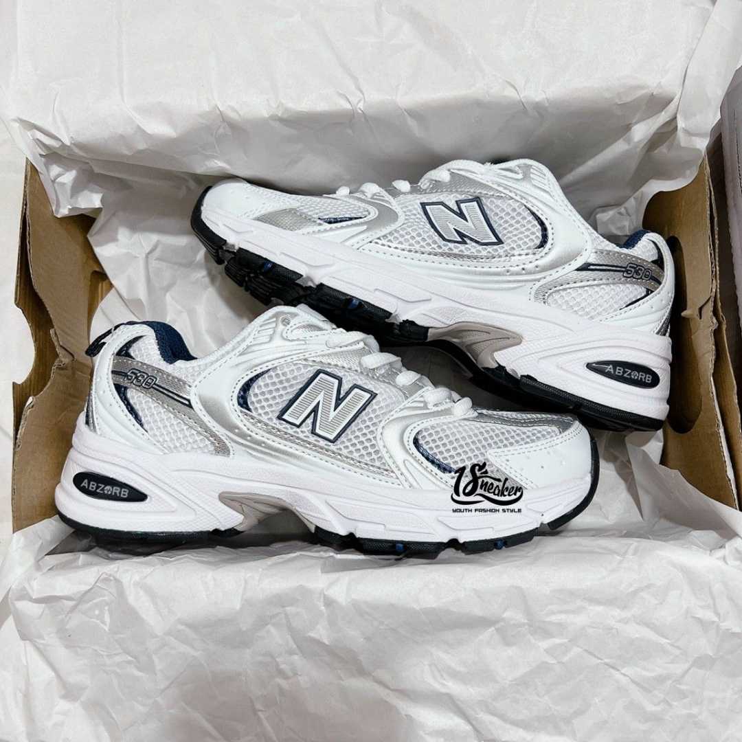 mẫu giày siêu hot với thiết kế tone màu sang chảnh