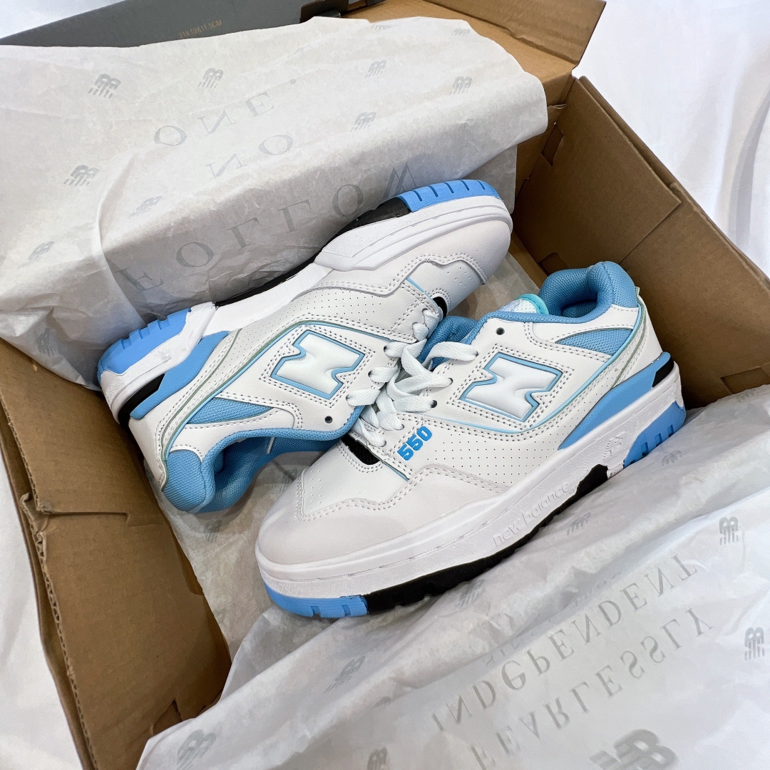 Mua giày sẽ được full đầy đủ phụ kiện kèm theo 