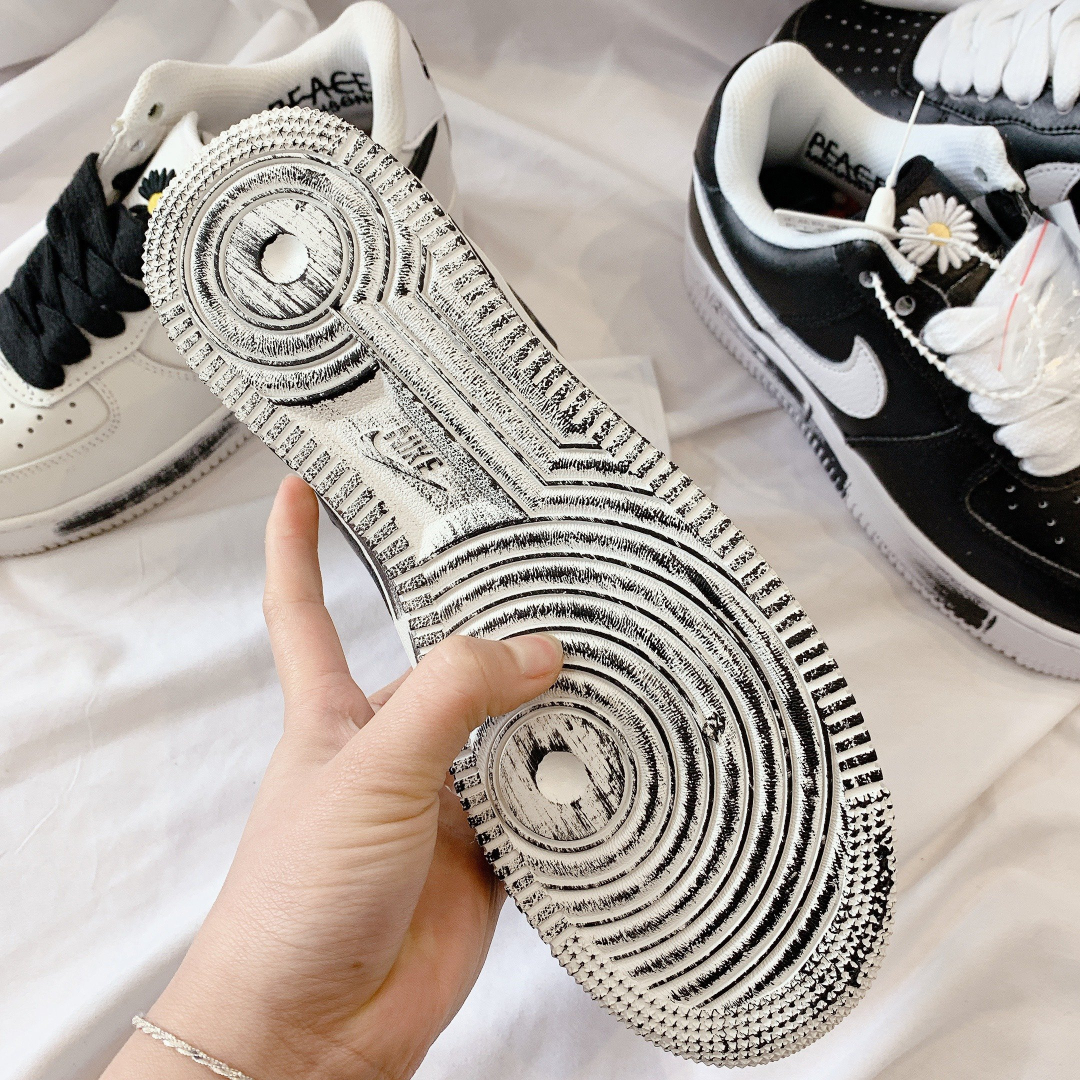 Phần đế với chất liệu cao su cao cấp vô cùng bền