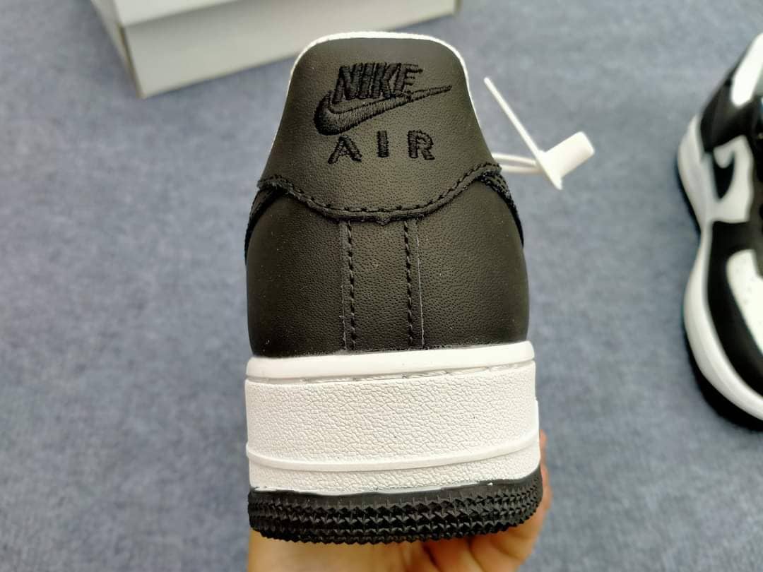 Phần đế sau với form nhìn cực chuẩn 