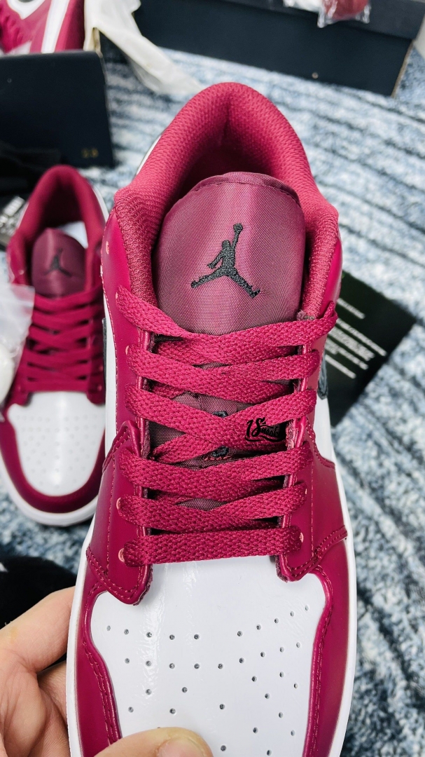 Từng đường may n&eacute;t chỉ đều v&ocirc; c&ugrave;ng tỉ mỉ v&agrave; chu đ&aacute;o 