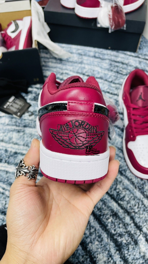 Chất liệu đế đảm bảo độ bền v&agrave; xịn x&ograve; của đ&ocirc;i jordan