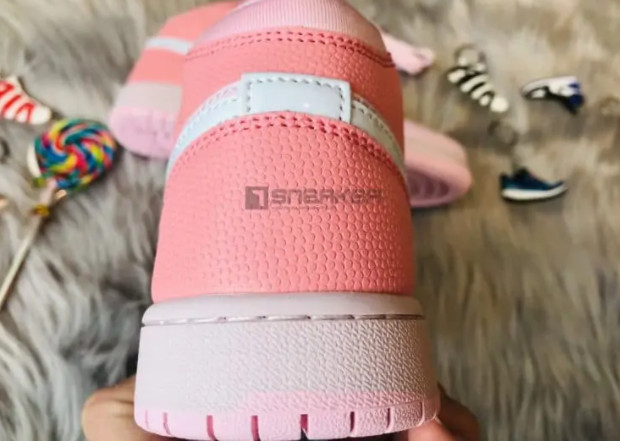 Phần hông sau với form nhìn cực chất và ôm chân