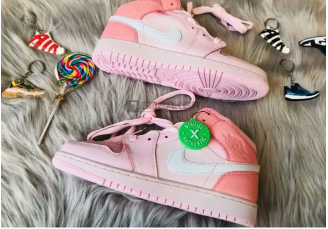 Full toàn cảnh đẹp mê li của em jordan hồng cổ mid rep 11