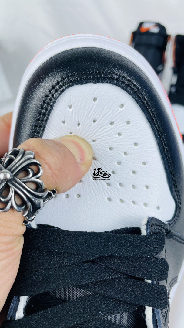 Lỗ kh&iacute; lu&ocirc;n đảm bảo đ&ocirc;i gi&agrave;y th&ocirc;ng tho&aacute;ng