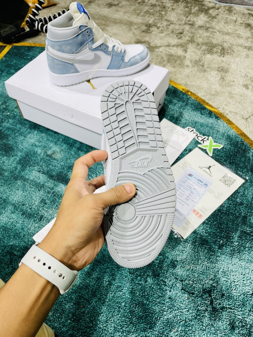 Dáng form và chất liệu đều được chọn lựa những chất liệu xịn và chất 