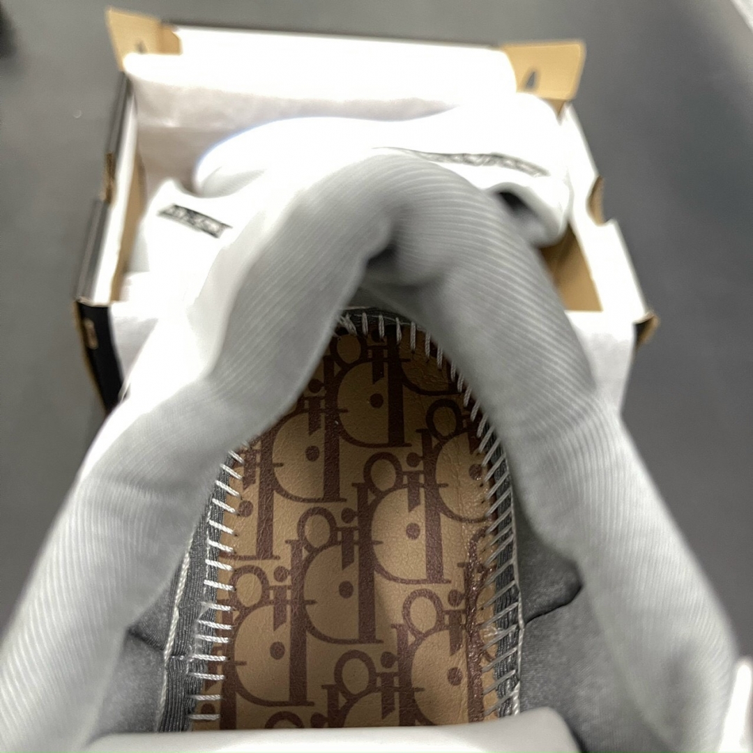 Dáng form và đường chỉ may tỉ mỉ