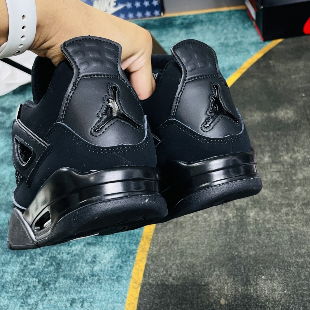 Phần hông sau nhìn cực chất