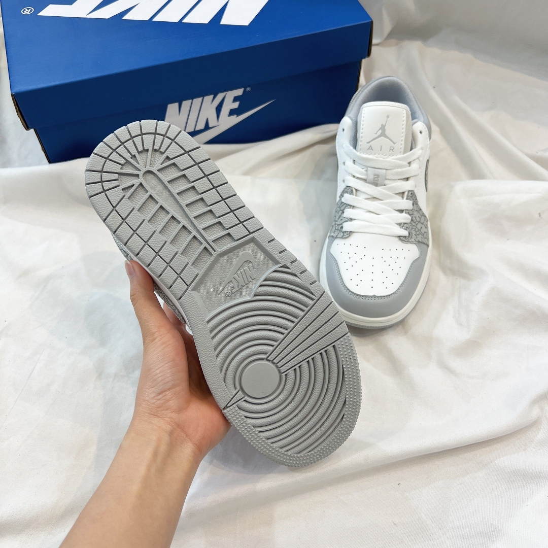 Phần đế với lớp cao su cao cấp cực êm và bền