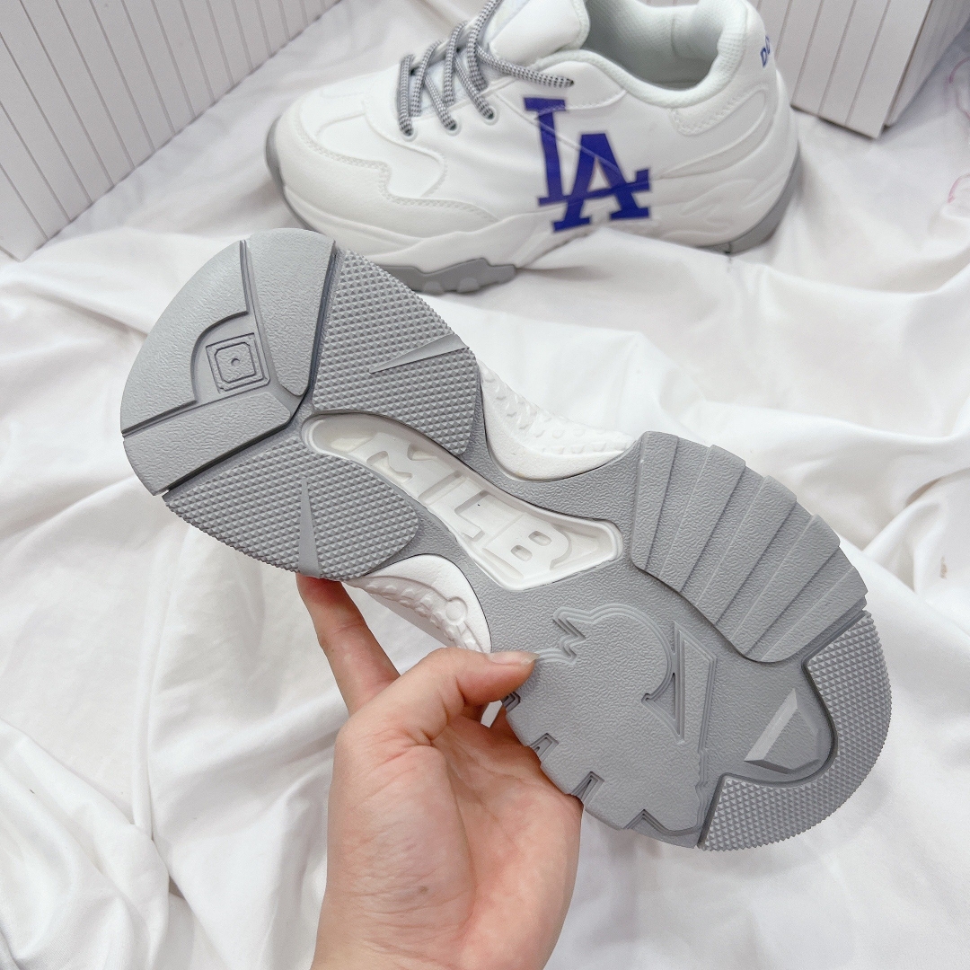 Phần đế cực bền chắc và tăng chiều cao cho các bạn nữ đỉnh chóp