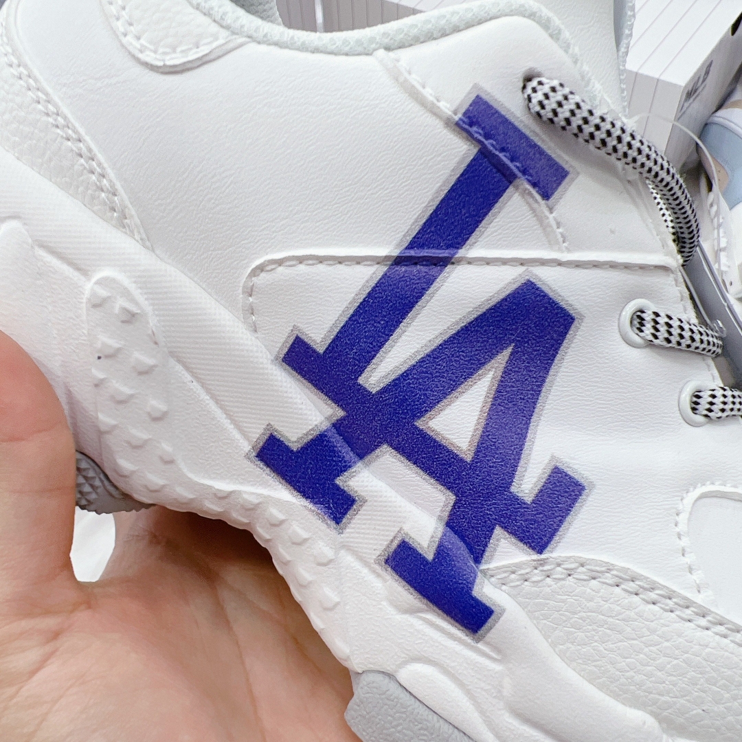 Cận cảnh chữ LA cho mọi người