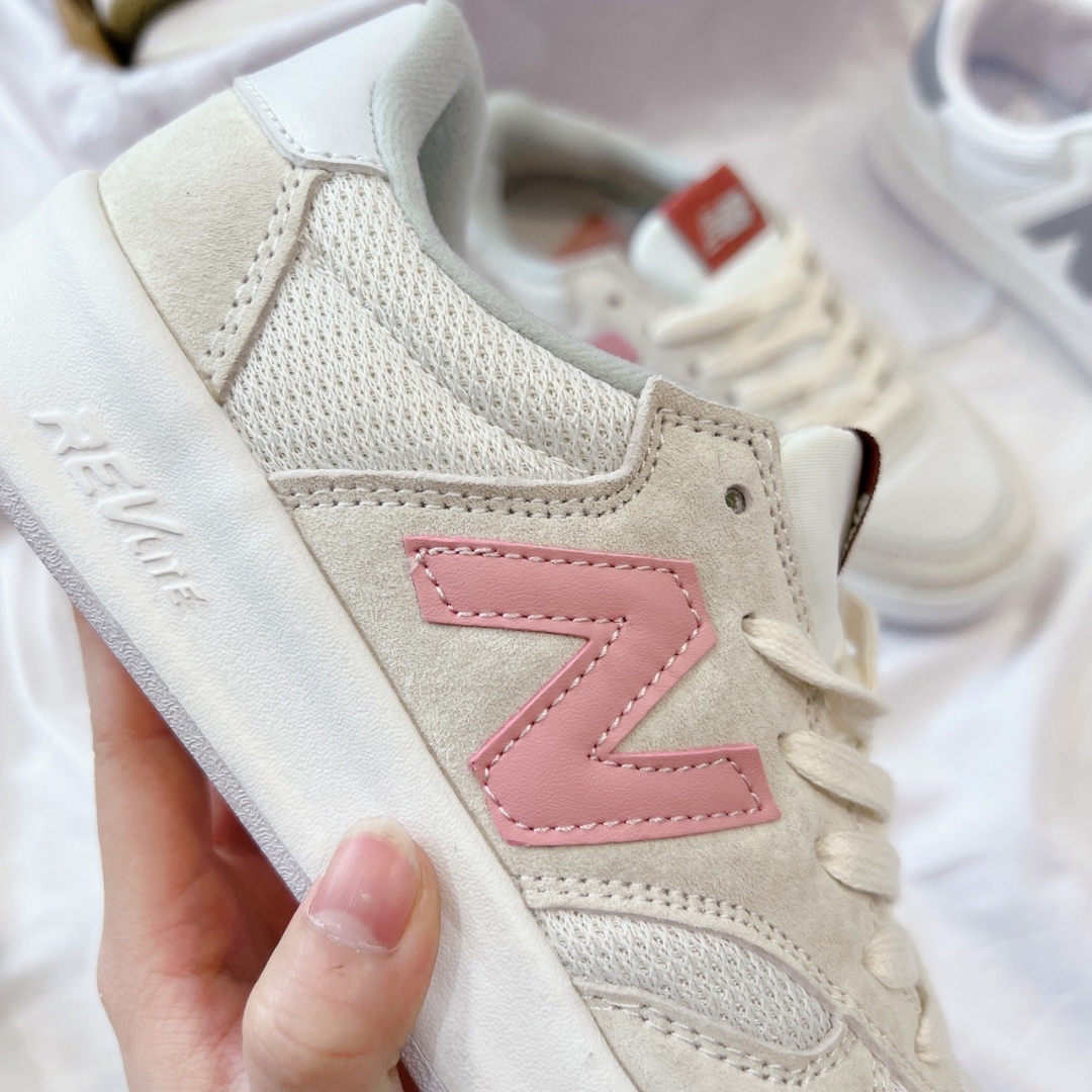 Cận cảnh chất liệu xịn xò của em giày