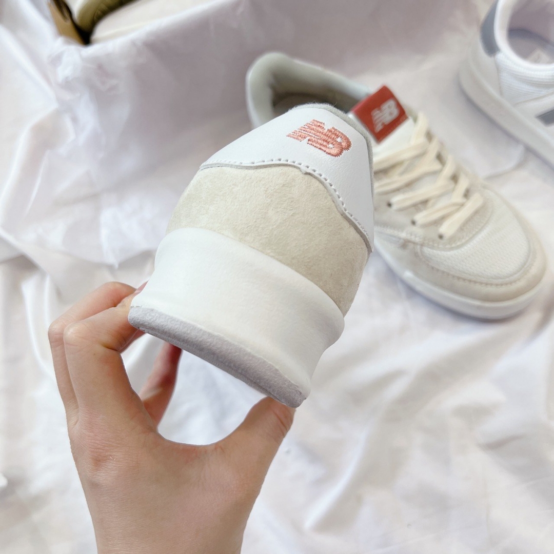 Theo thời gian thì độ yêu thích của em giày vẫn không phai