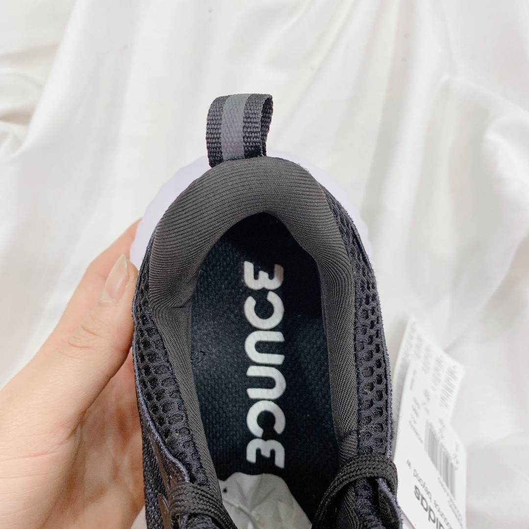 Mẫu gi&agrave;y thể thao cực đỉnh v&agrave; ngầu