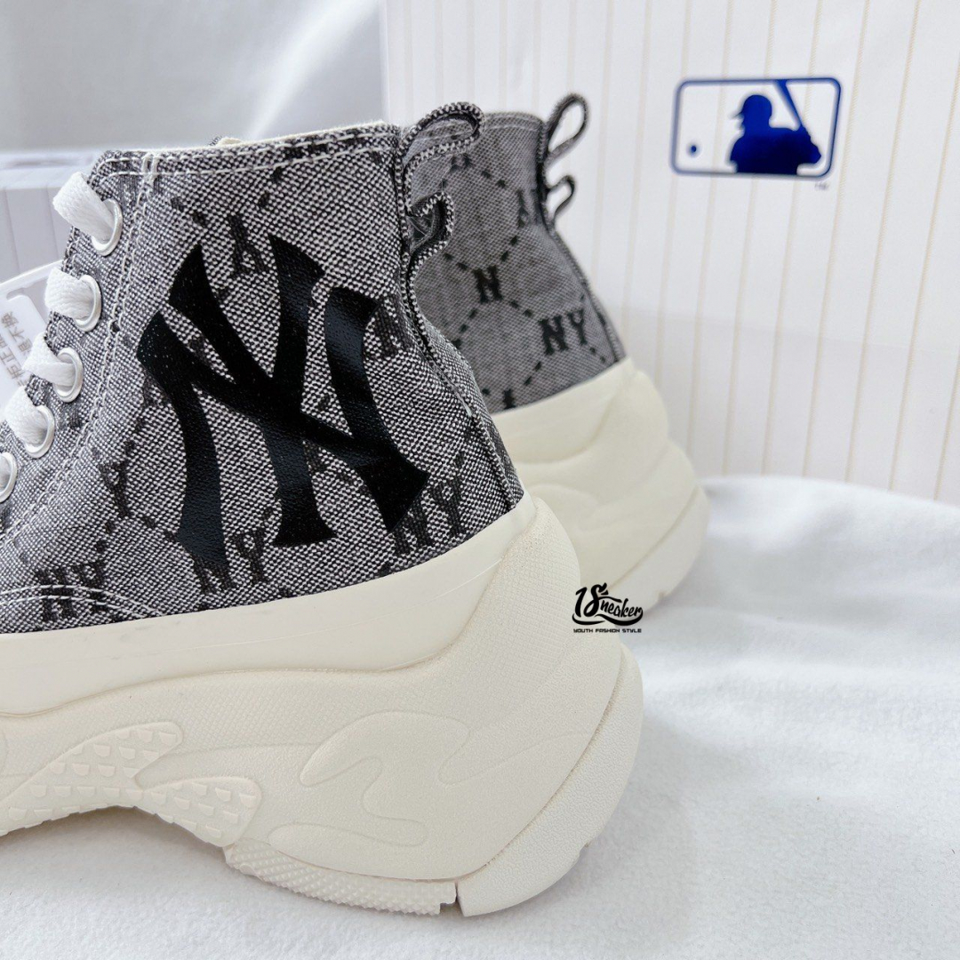 Một đôi giày hack dáng chiều cao cho nữ cực đỉnh