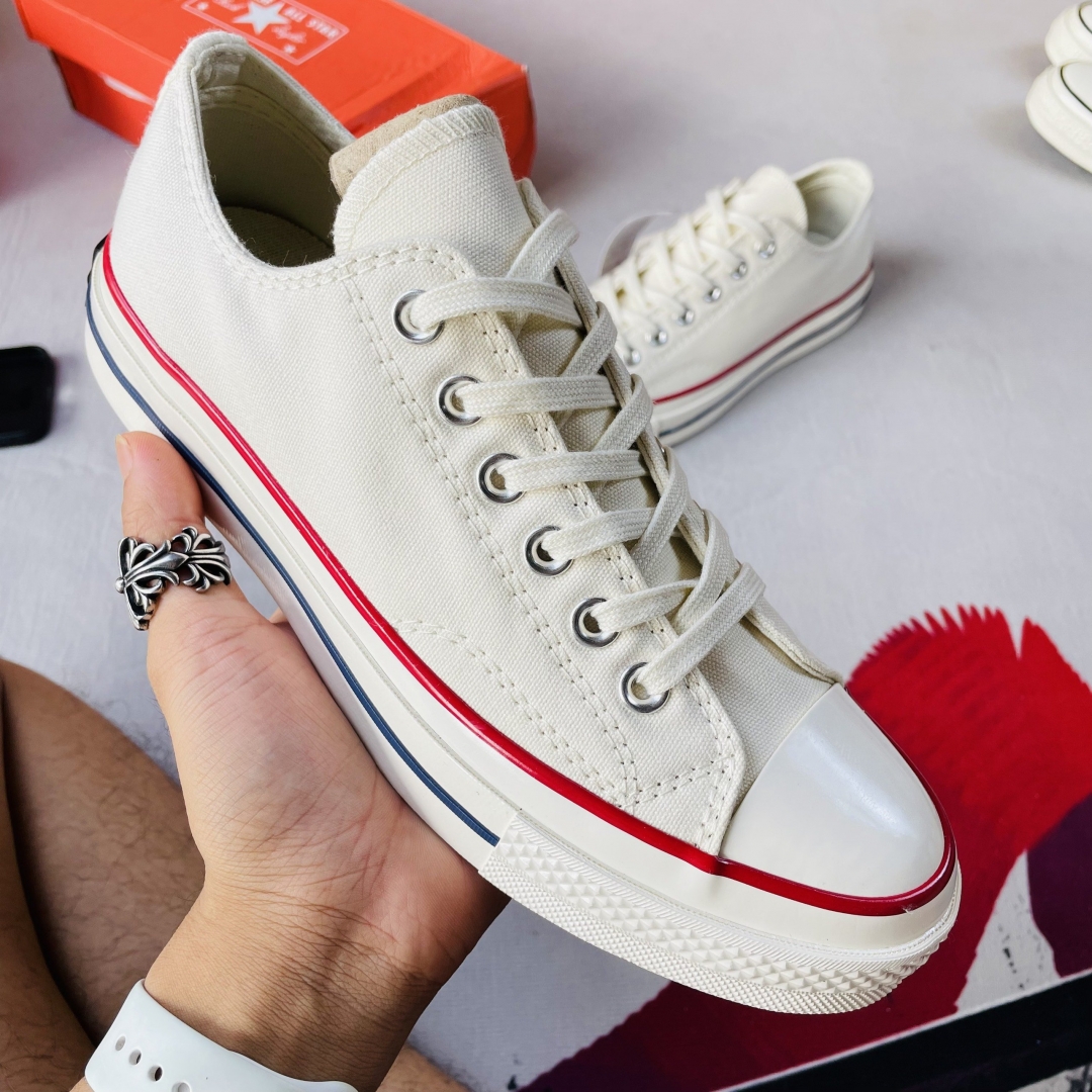 Em này phù hợp cả đi chơi, đi học đều rất xinh